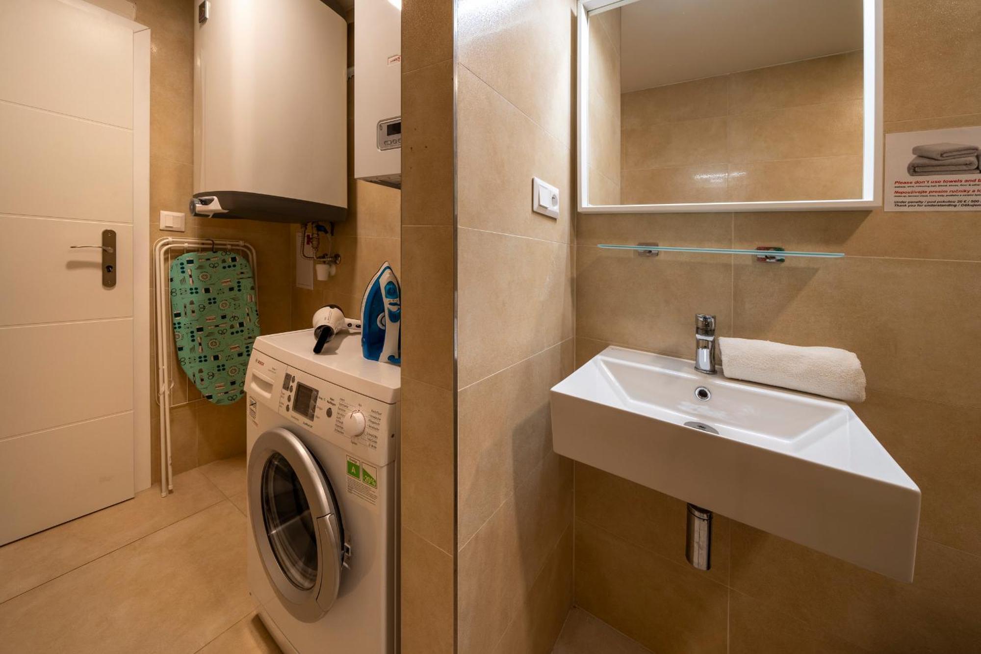 פראג Apart Hotel Zborovska מראה חיצוני תמונה